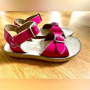 Saltwater sun sans pink patent leather sandals Sz 9